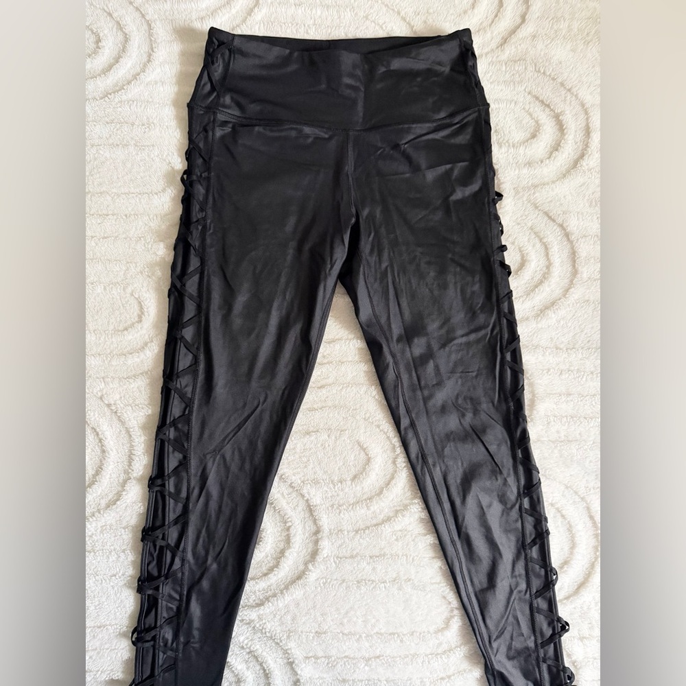 Victoria's Secret Knockout Leggings w/Cut-Out Detail on Sides, Size M, NWOT - Picture 2 of 10